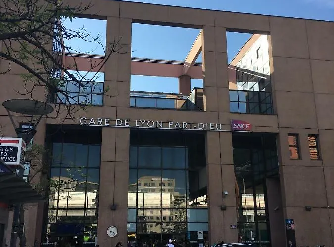 At In * Lyon