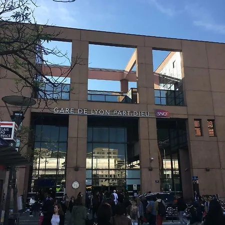 At In * Lyon
